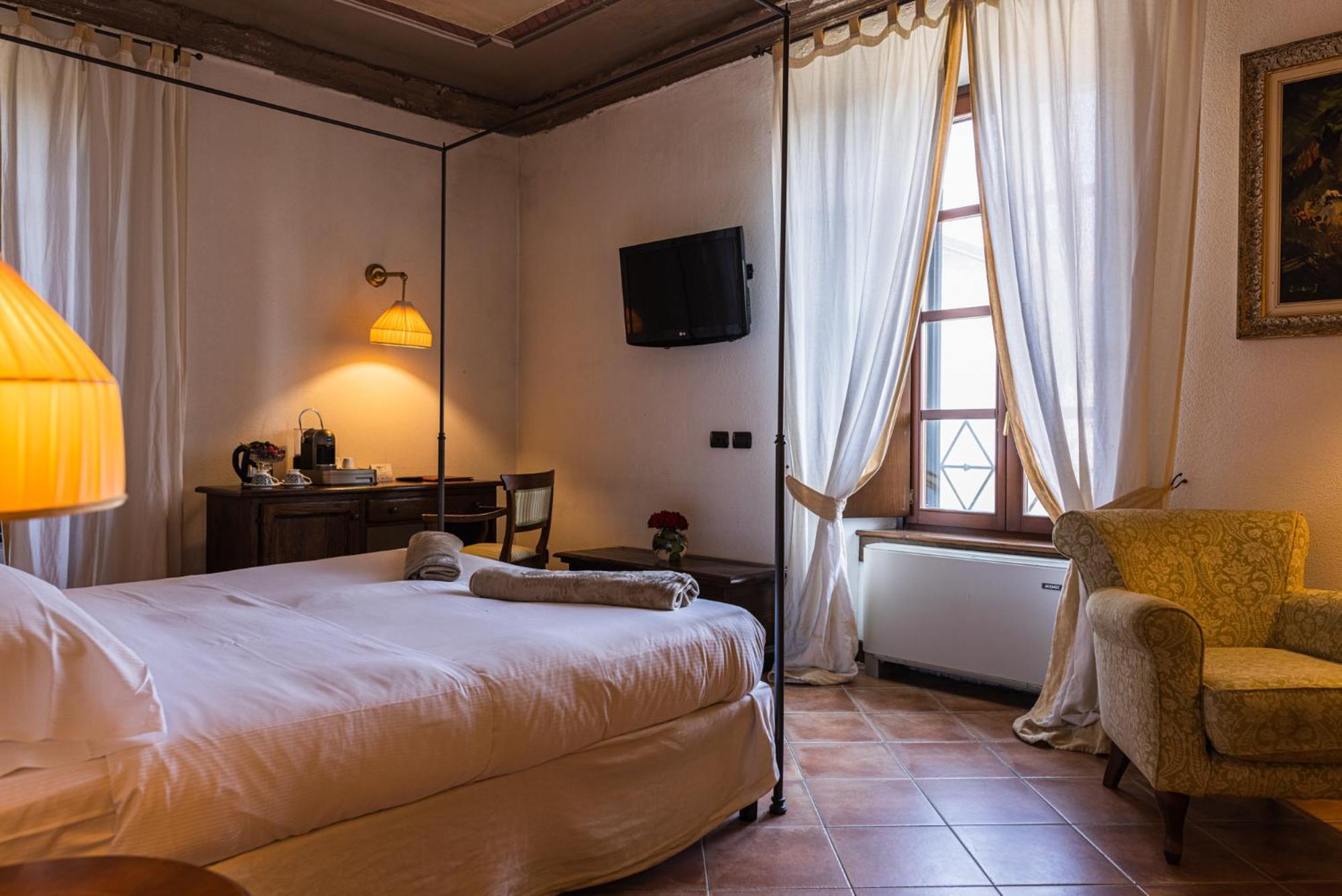 Al Castello Resort Sillavengo Luaran gambar