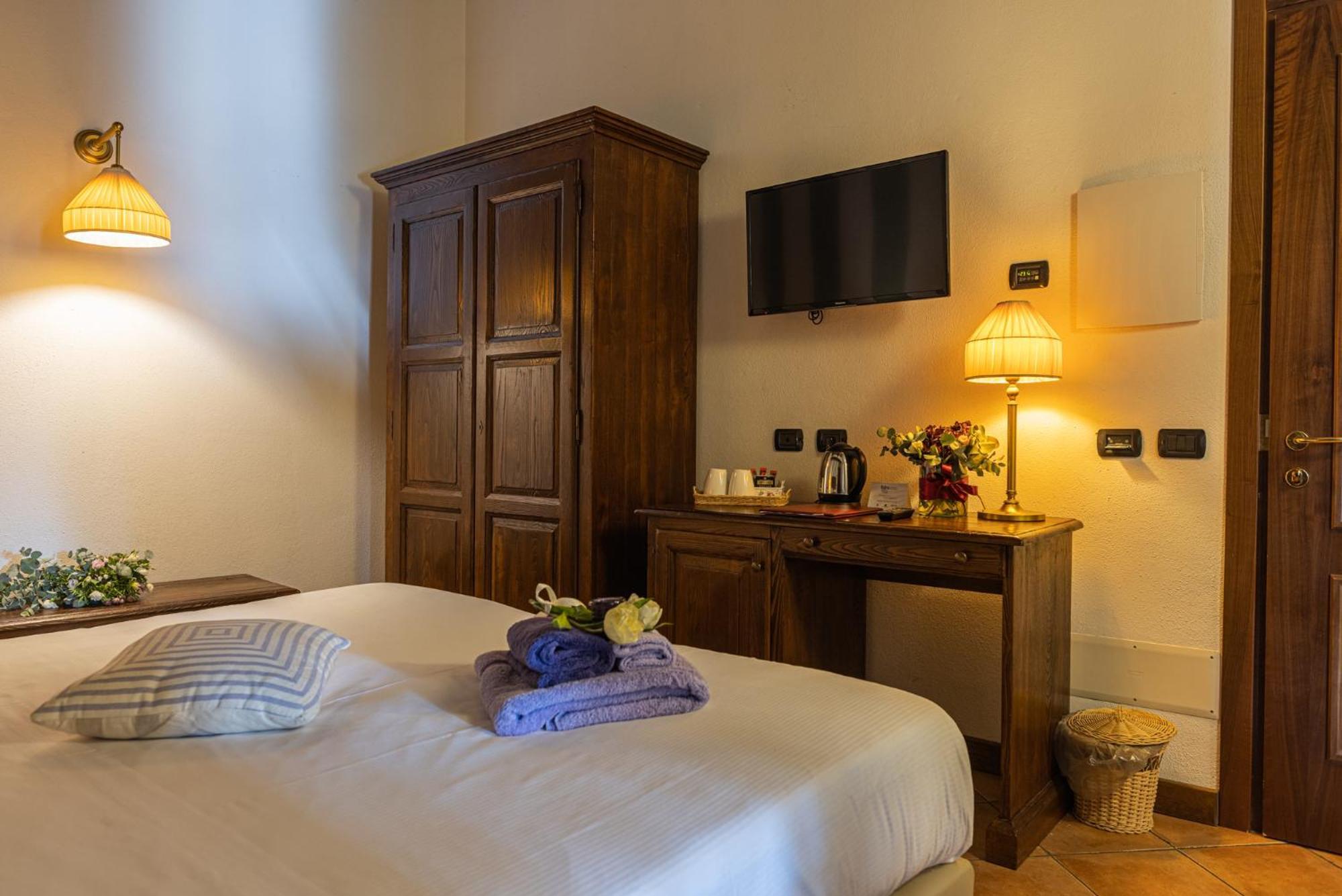 Al Castello Resort Sillavengo Luaran gambar
