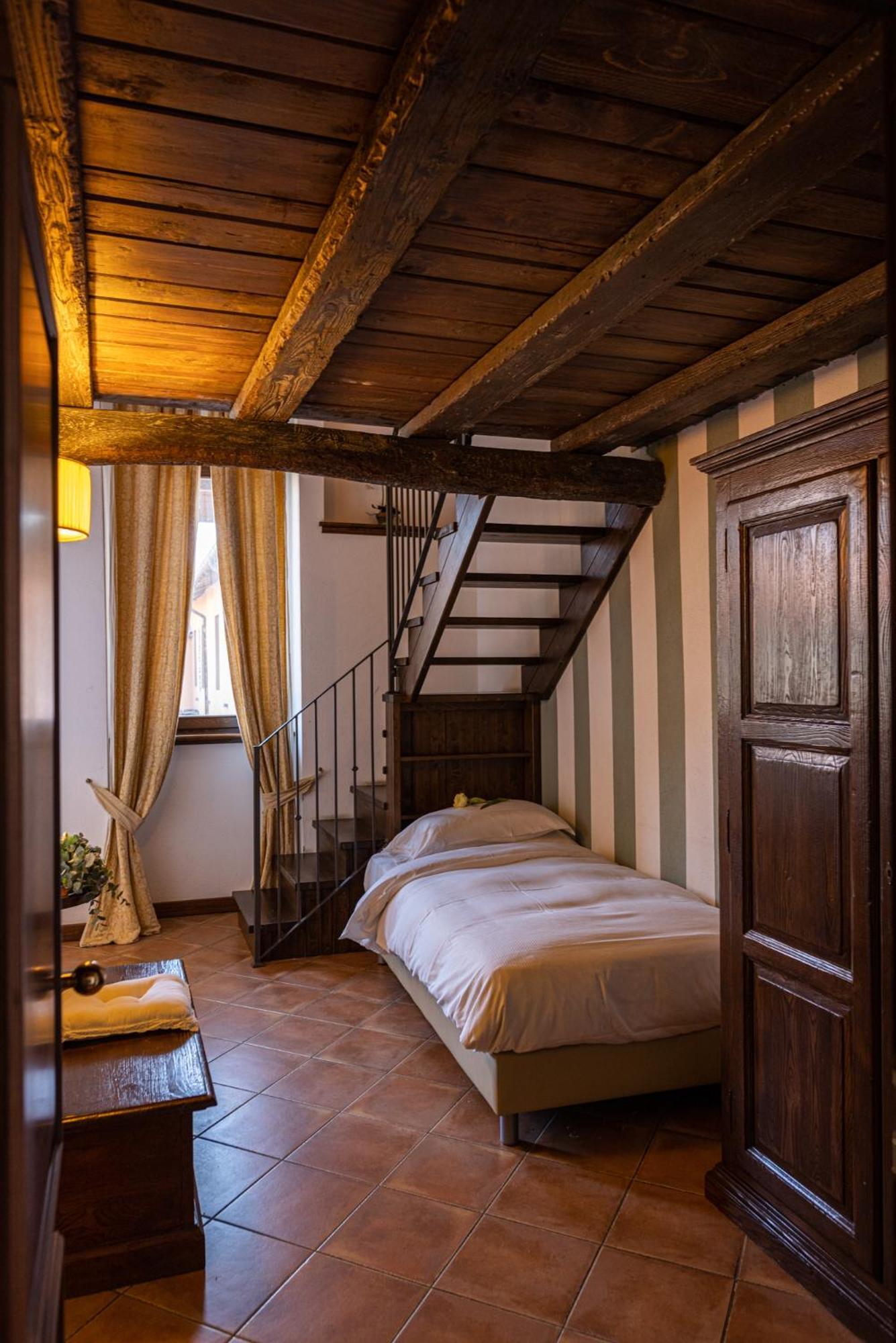 Al Castello Resort Sillavengo Luaran gambar